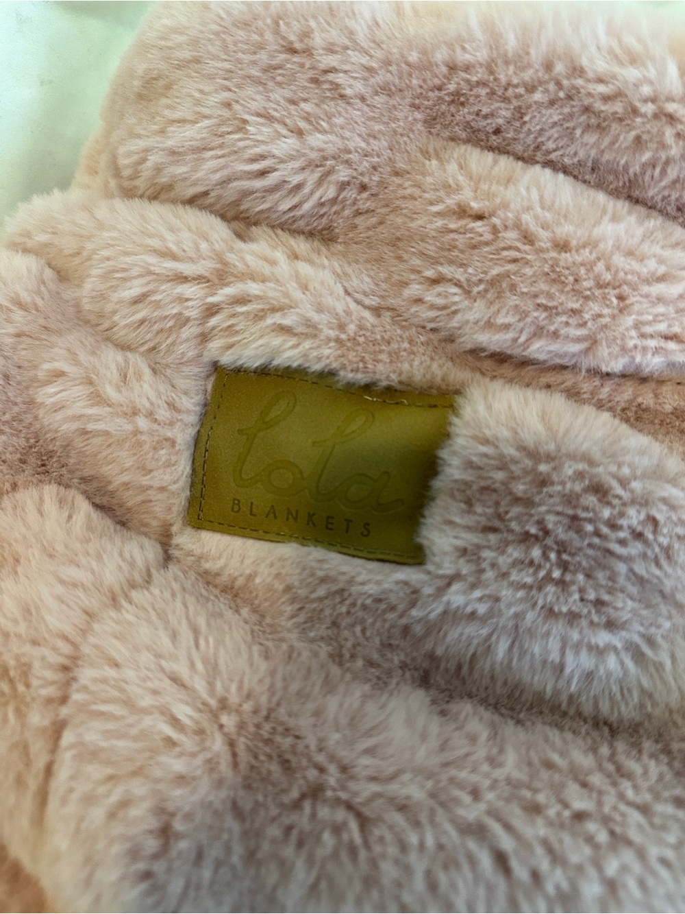 lola Plush Faux Fur Pink baby Throw Blanket - Picture 2 of 3